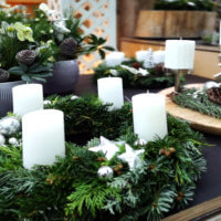 Allerlei weiße Kerzen für den Advent