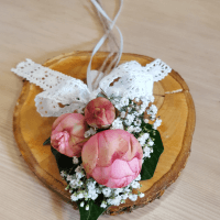 Süße pinkfarbene Rosen als Tischdeko